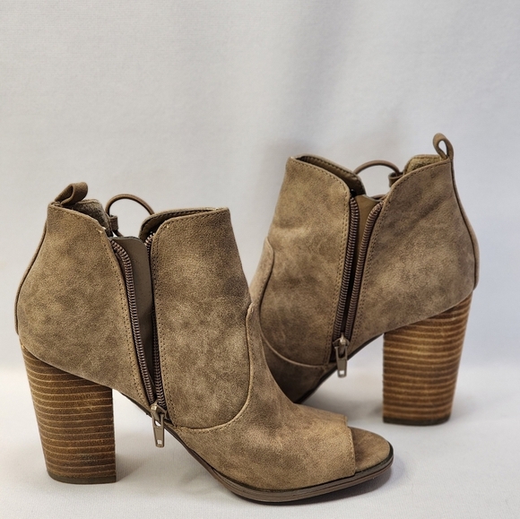 Guess Taupe Ankle Bootieswith Open Toe - Picture 6 of 12